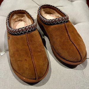 UGG Tasman Indoor/Outdoor Slipper - women size 7 (chestnut)